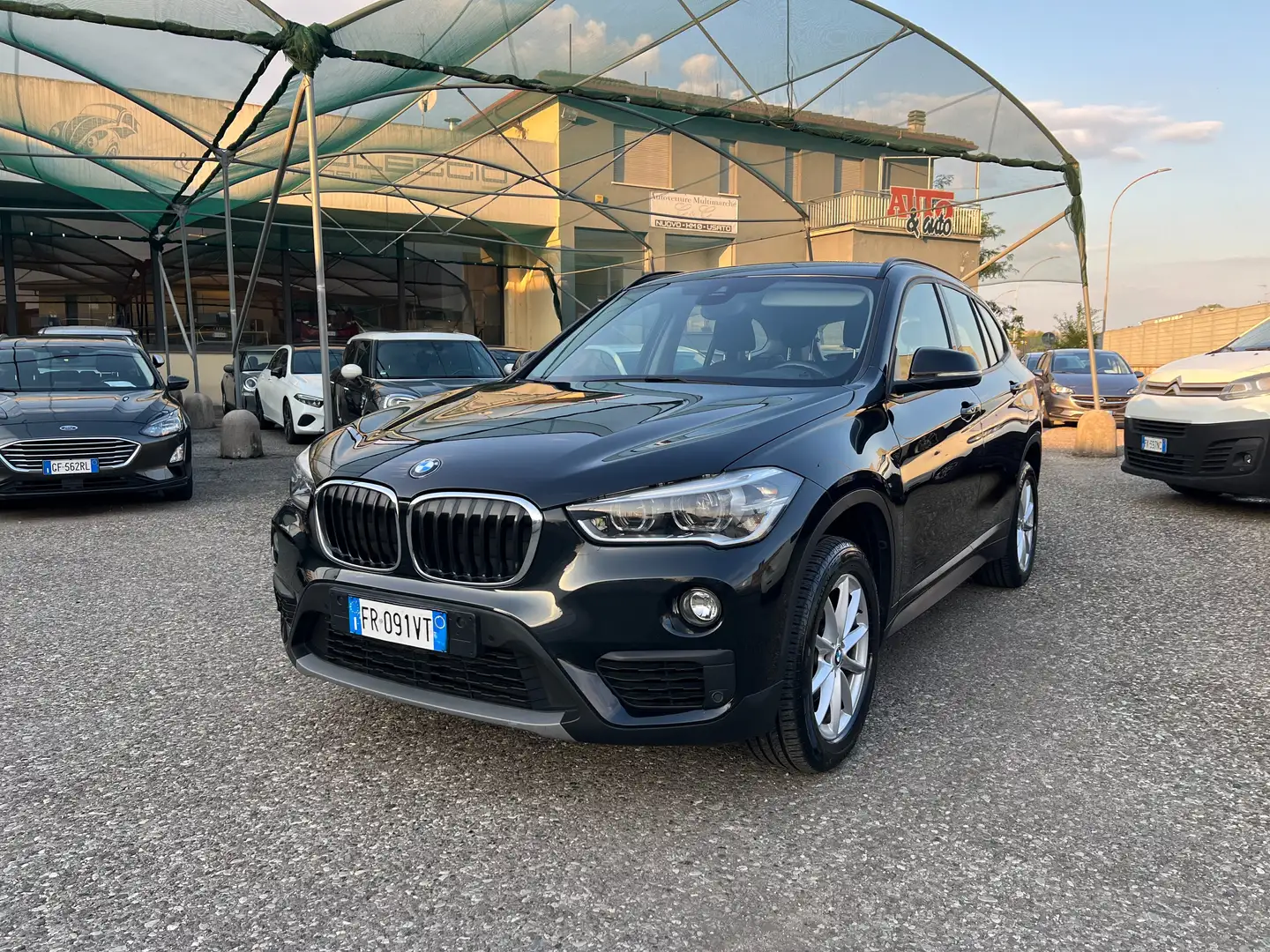 BMW X1 X1 sdrive 16d Business Schwarz - 1