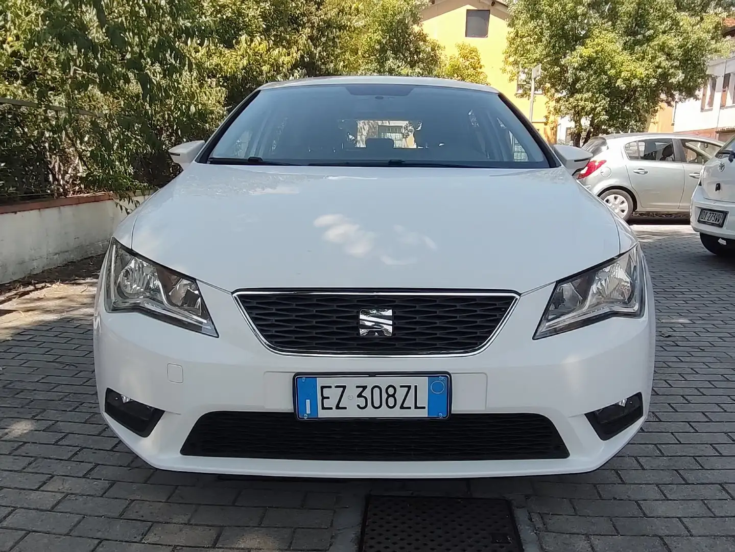 SEAT Leon Leon III 5p 1.6 tdi cr Reference 90cv-OK NEOPATENT Bianco - 2