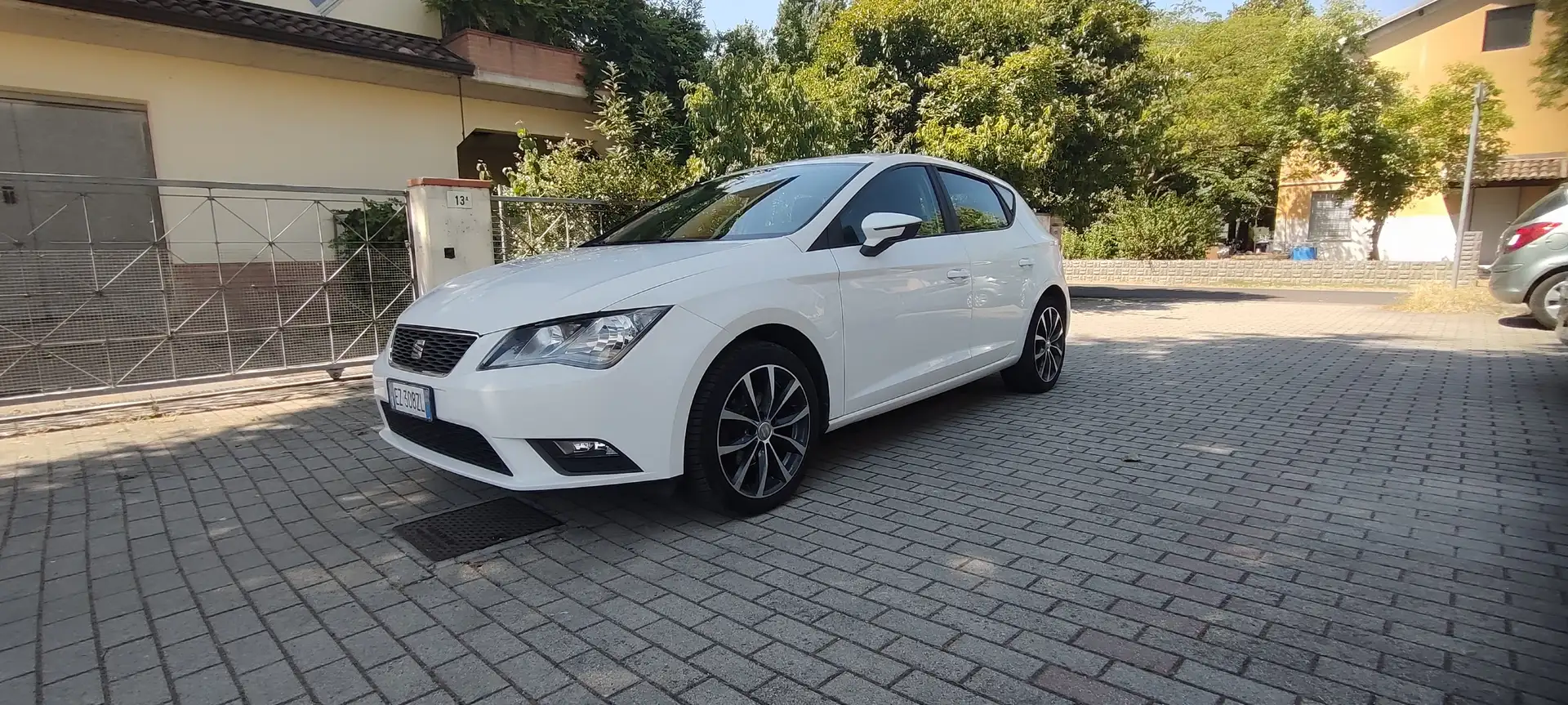 SEAT Leon Leon III 5p 1.6 tdi cr Reference 90cv-OK NEOPATENT Bianco - 1