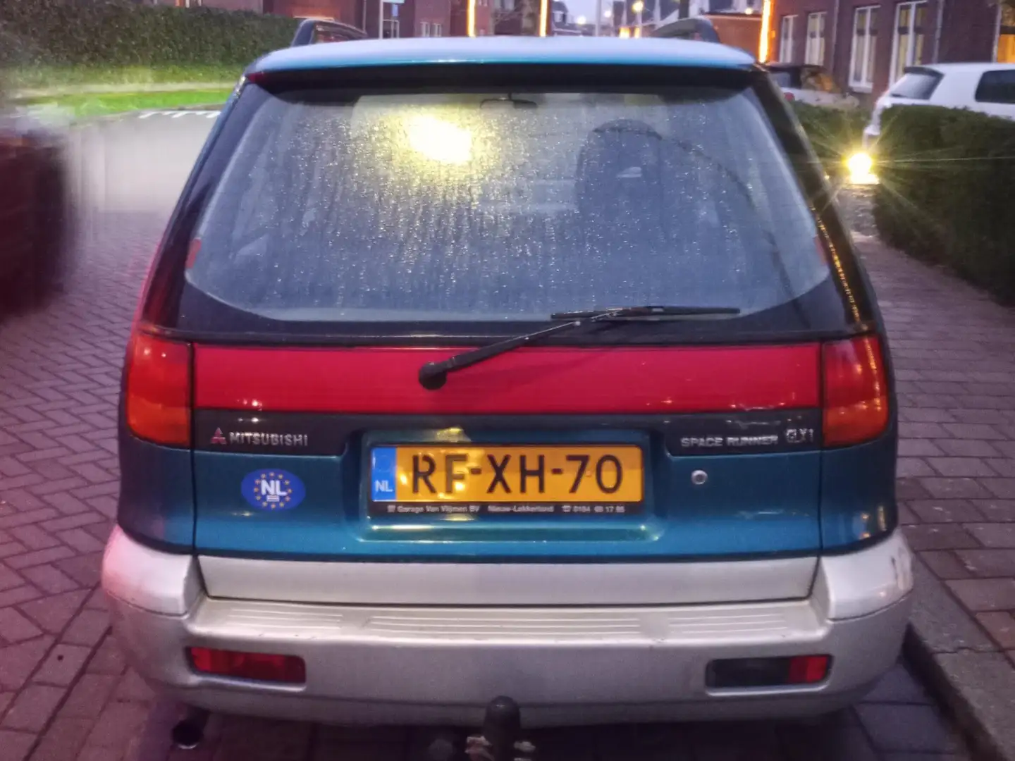 Mitsubishi Space Runner Space Runner 1.8 GLXi Blau - 2