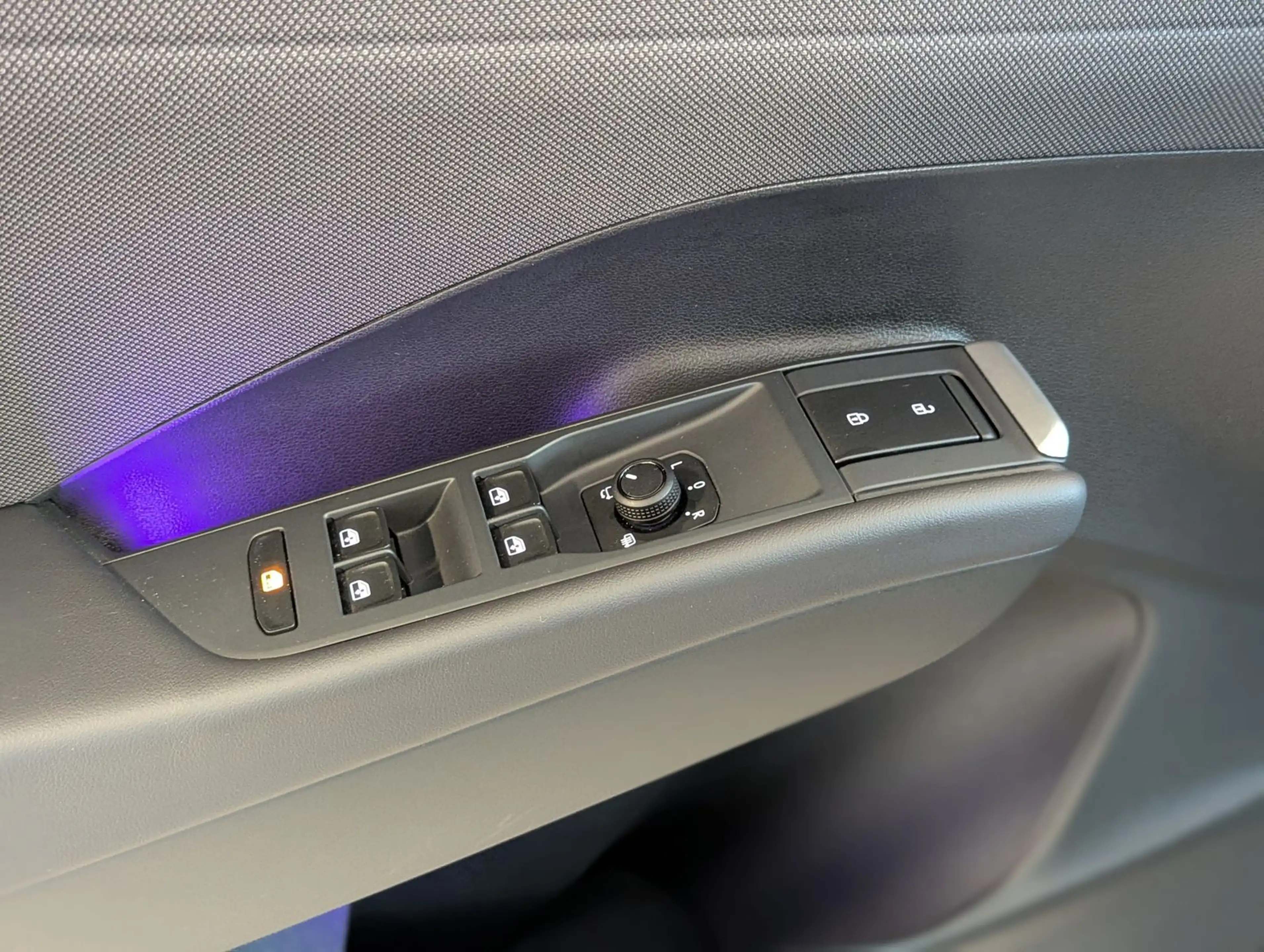 Volkswagen T-Roc 1.5 eTSI Life Kamera LED-Plus ACC Navi AHK — photo 28