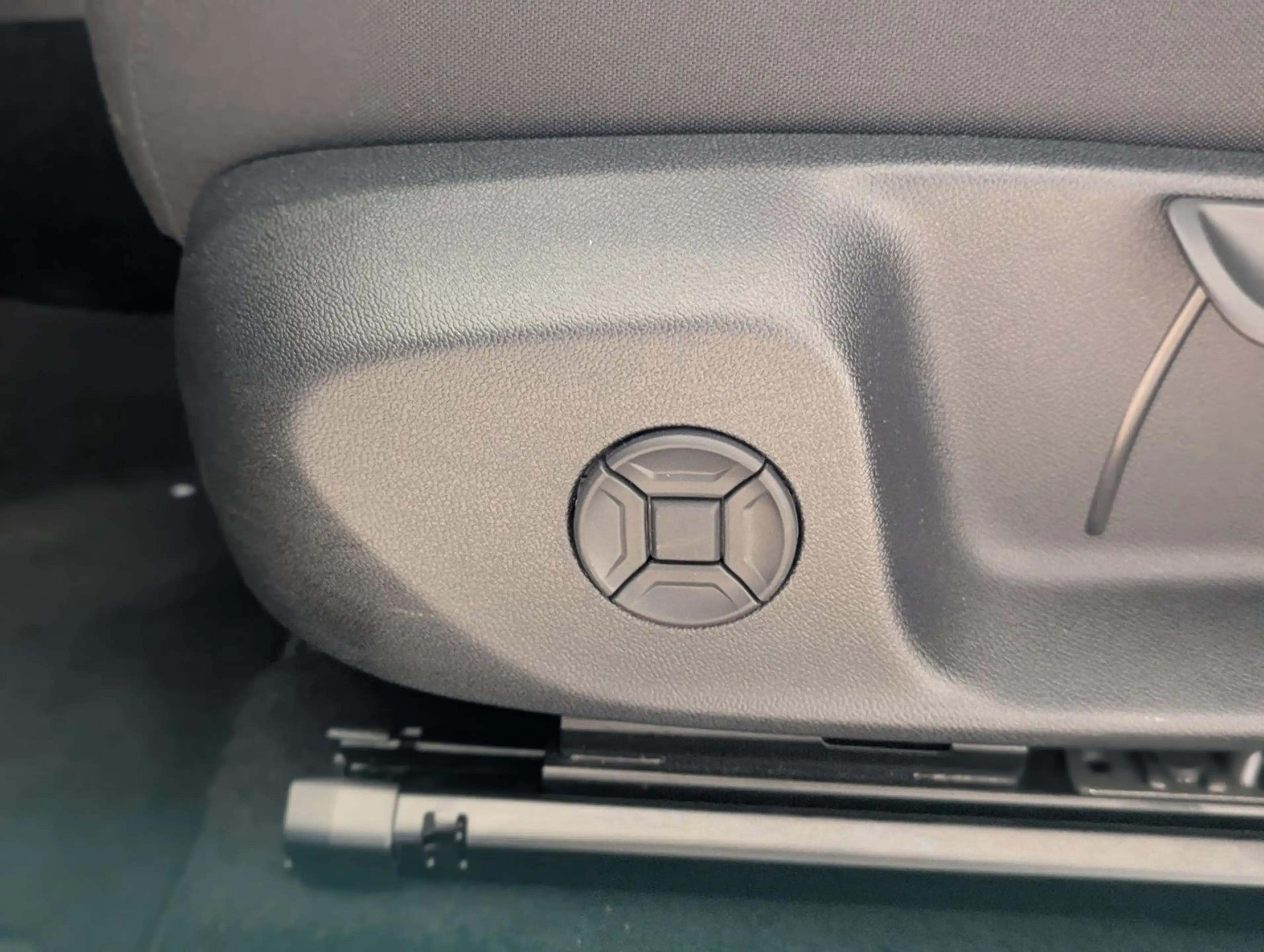 Volkswagen T-Roc 1.5 eTSI Life Kamera LED-Plus ACC Navi AHK — photo 27