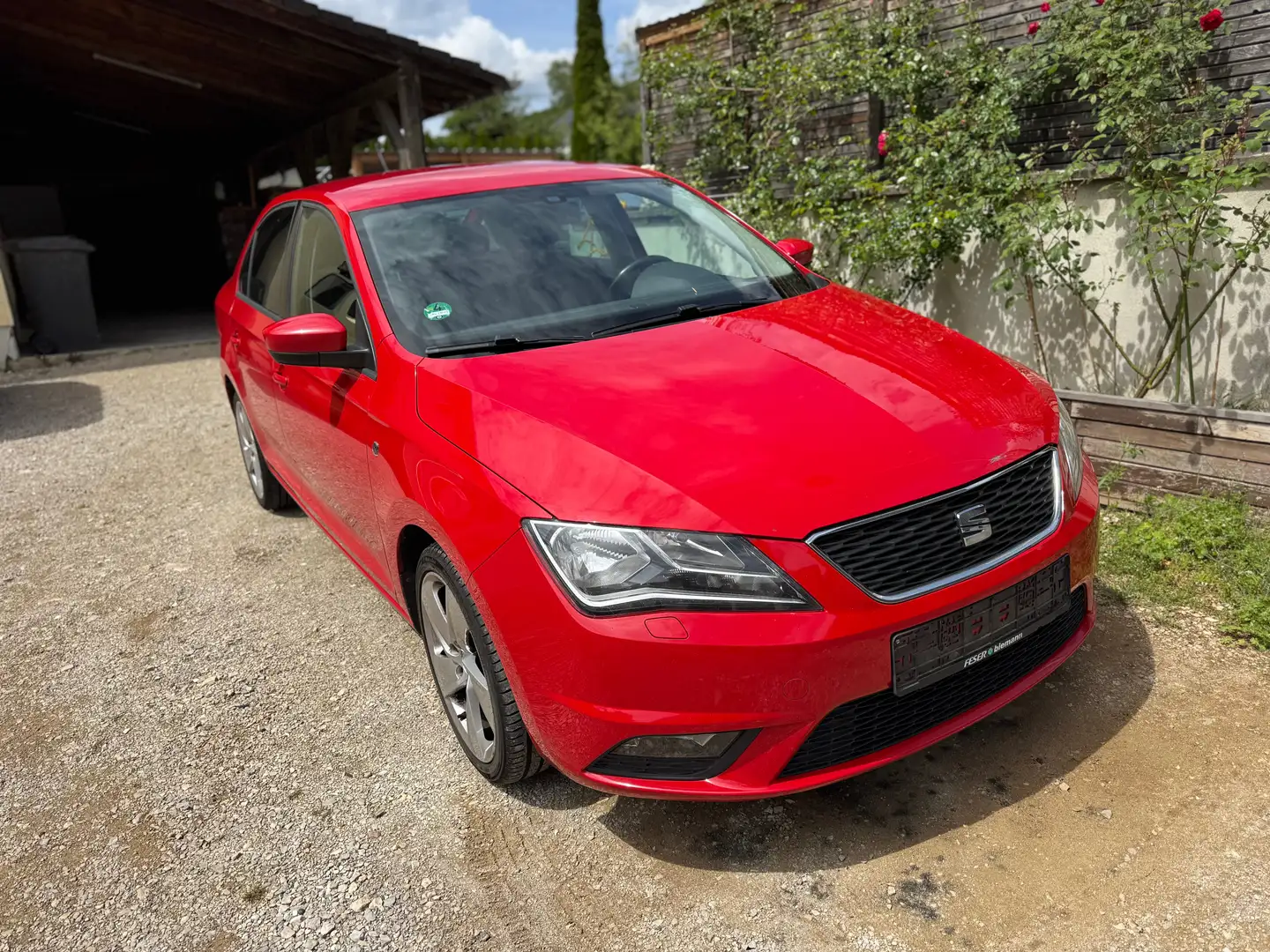 SEAT Toledo 1.6 TDI DPF Ecomotive Reference Červená - 2