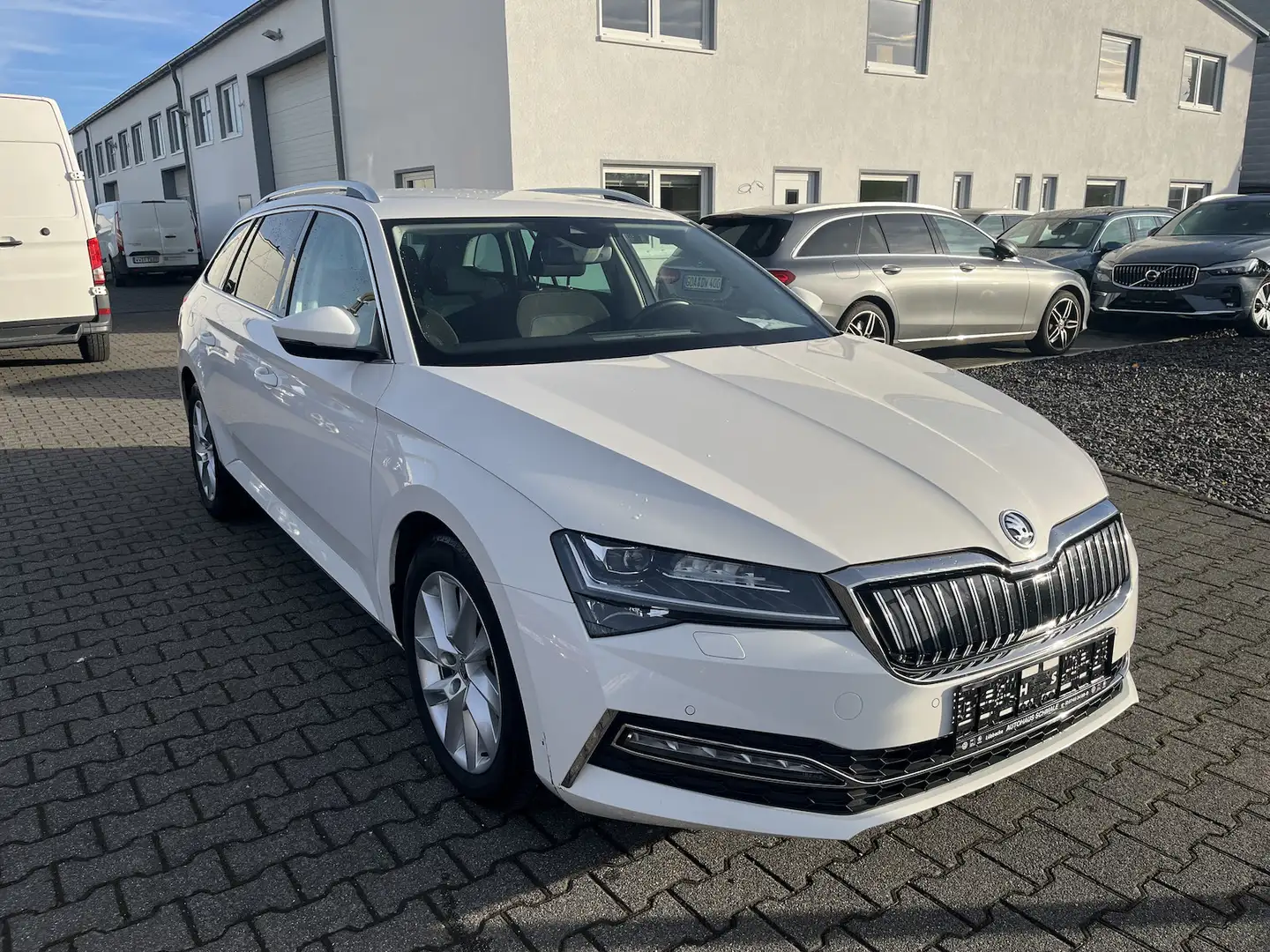 Skoda Superb Style iV 1.4 HY/BE, EU 6, DSG, PDC Weiß - 2