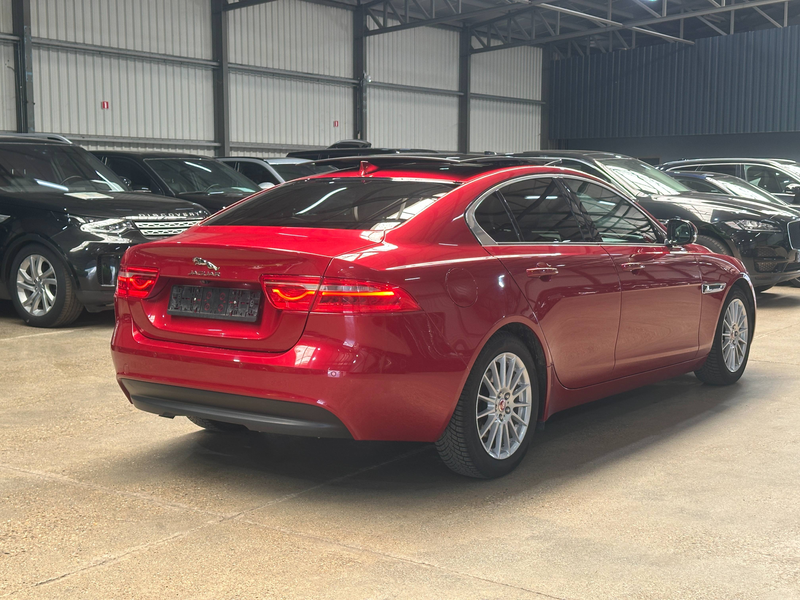Jaguar XE XE 2.0 D E-Performance Pure — photo 5