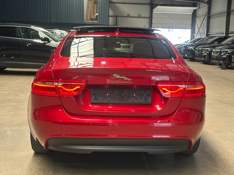 Jaguar XE XE 2.0 D E-Performance Pure — photo 6