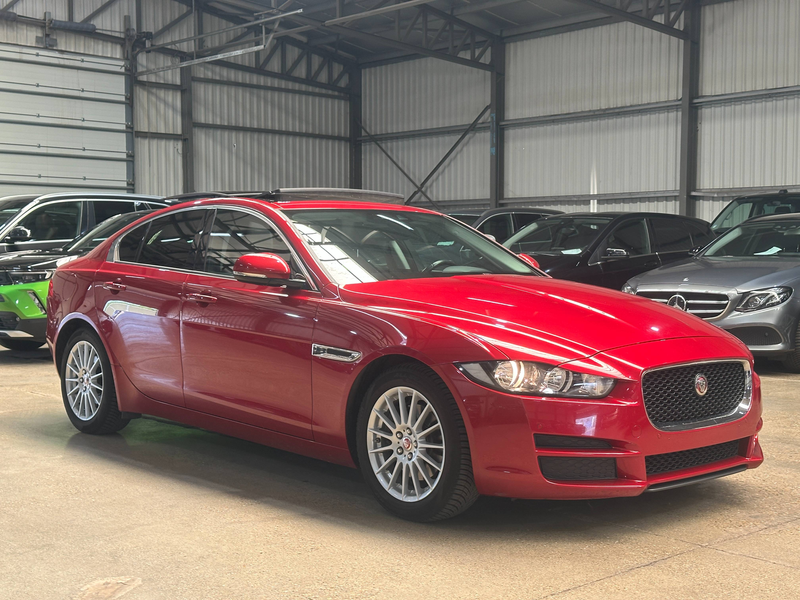 Jaguar XE XE 2.0 D E-Performance Pure — photo 3
