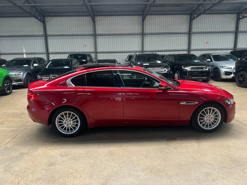 Jaguar XE XE 2.0 D E-Performance Pure — photo 4