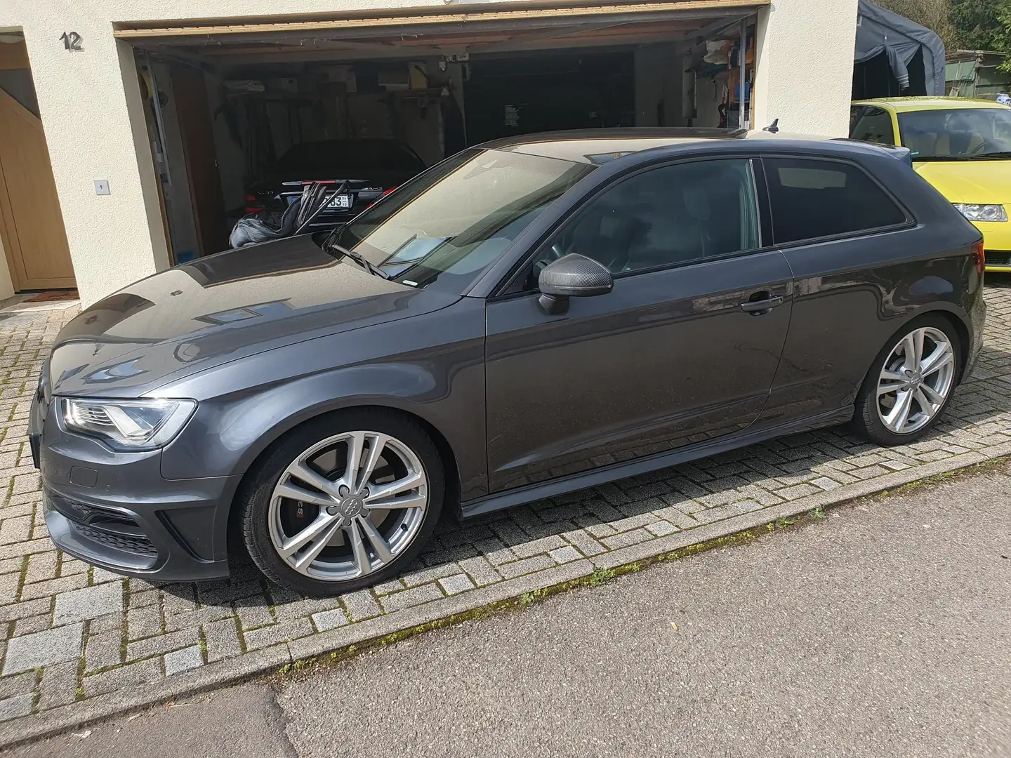 Audi S3 S tronic Grau - 1