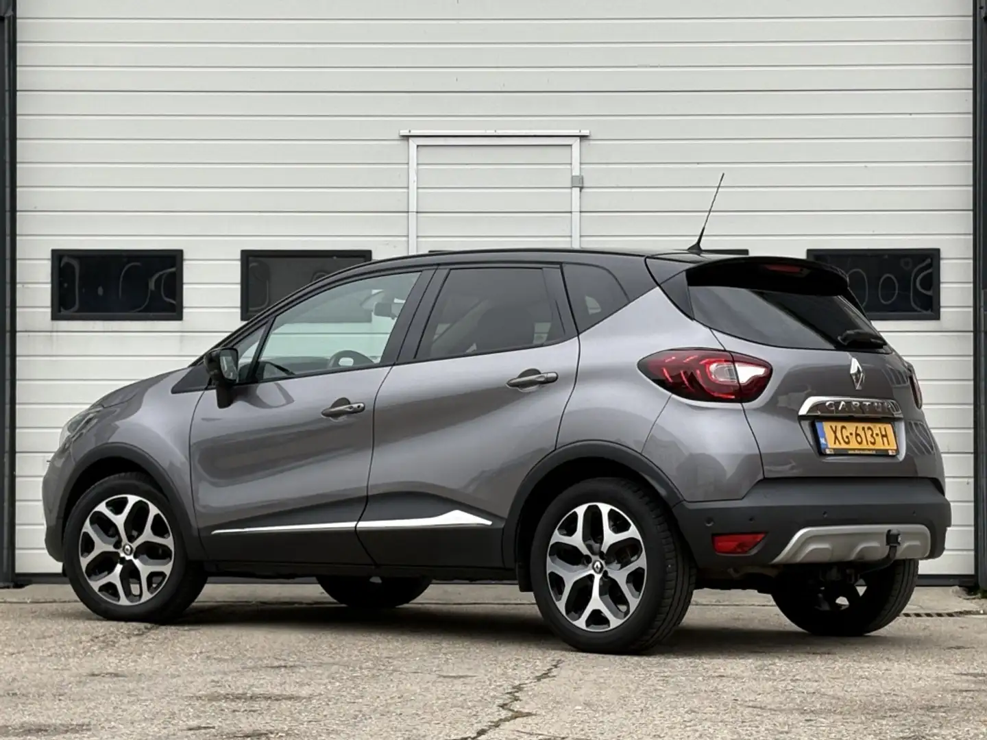 Renault Captur 0.9 TCe Intens Navi | Climate | Cruise | Camera | Grijs - 2