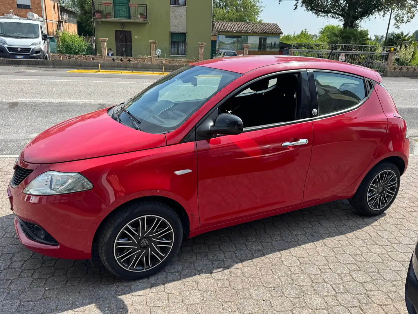 Lancia Ypsilon 1.2 Gold ecochic Gpl 69cv Rosso - 1