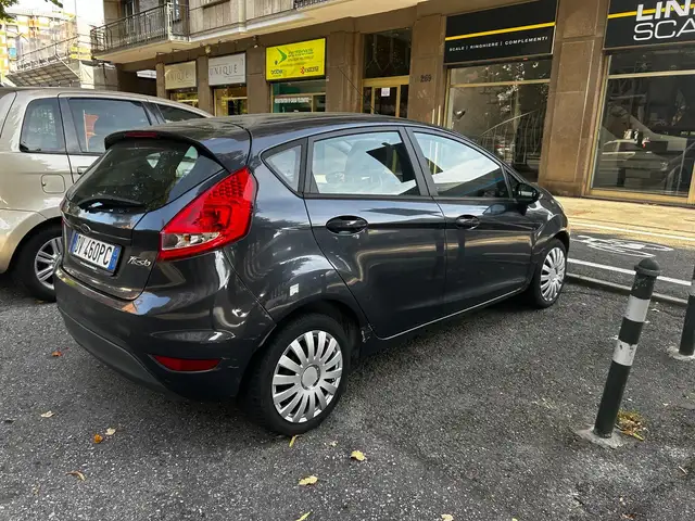 Ford Fiesta view 3