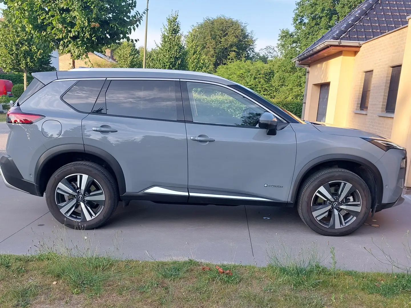 Nissan X-Trail X-trail 1.5 hybride tekna 204 pk Grijs - 2