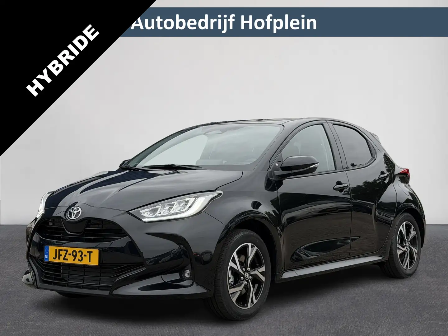 Toyota Yaris 1.5 Hybrid 115pk Automaat Dynamic | NIEUW ! | LED Zwart - 1