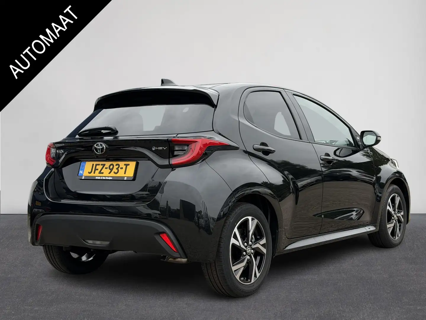 Toyota Yaris 1.5 Hybrid 115pk Automaat Dynamic | NIEUW ! | LED Zwart - 2