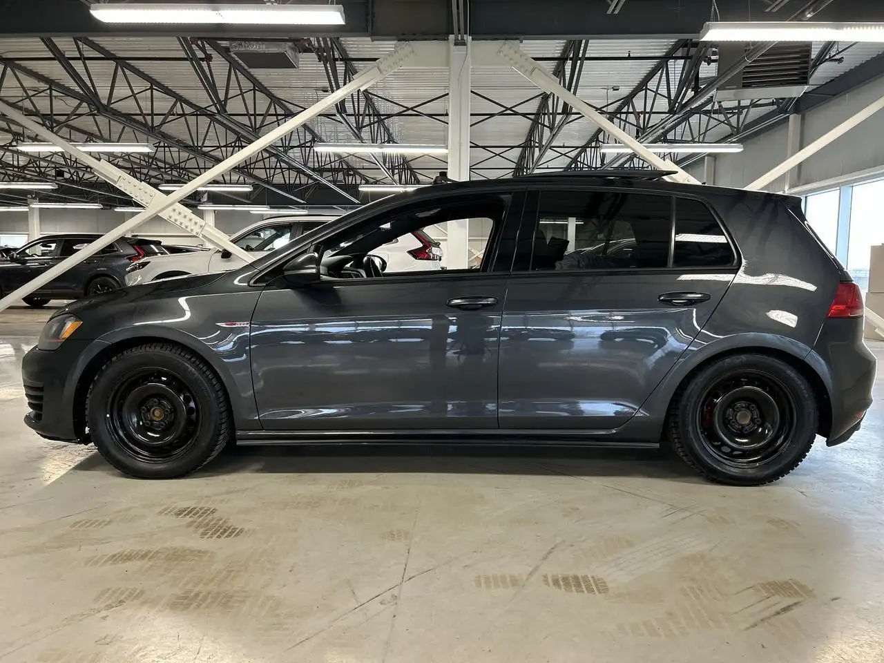Volkswagen Golf GTI снимка Volkswagen Golf GTI