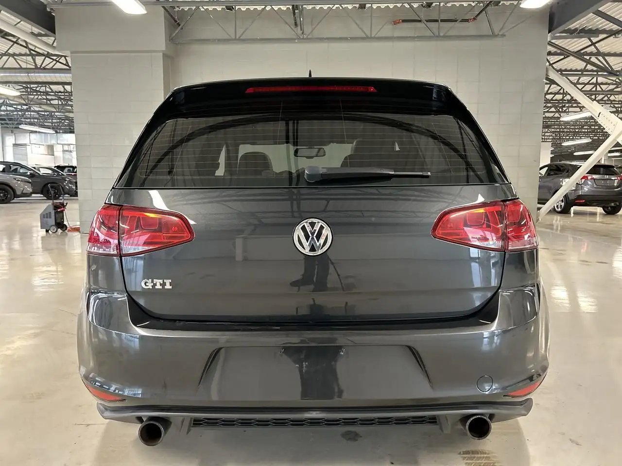 Volkswagen Golf GTI снимка Volkswagen Golf GTI