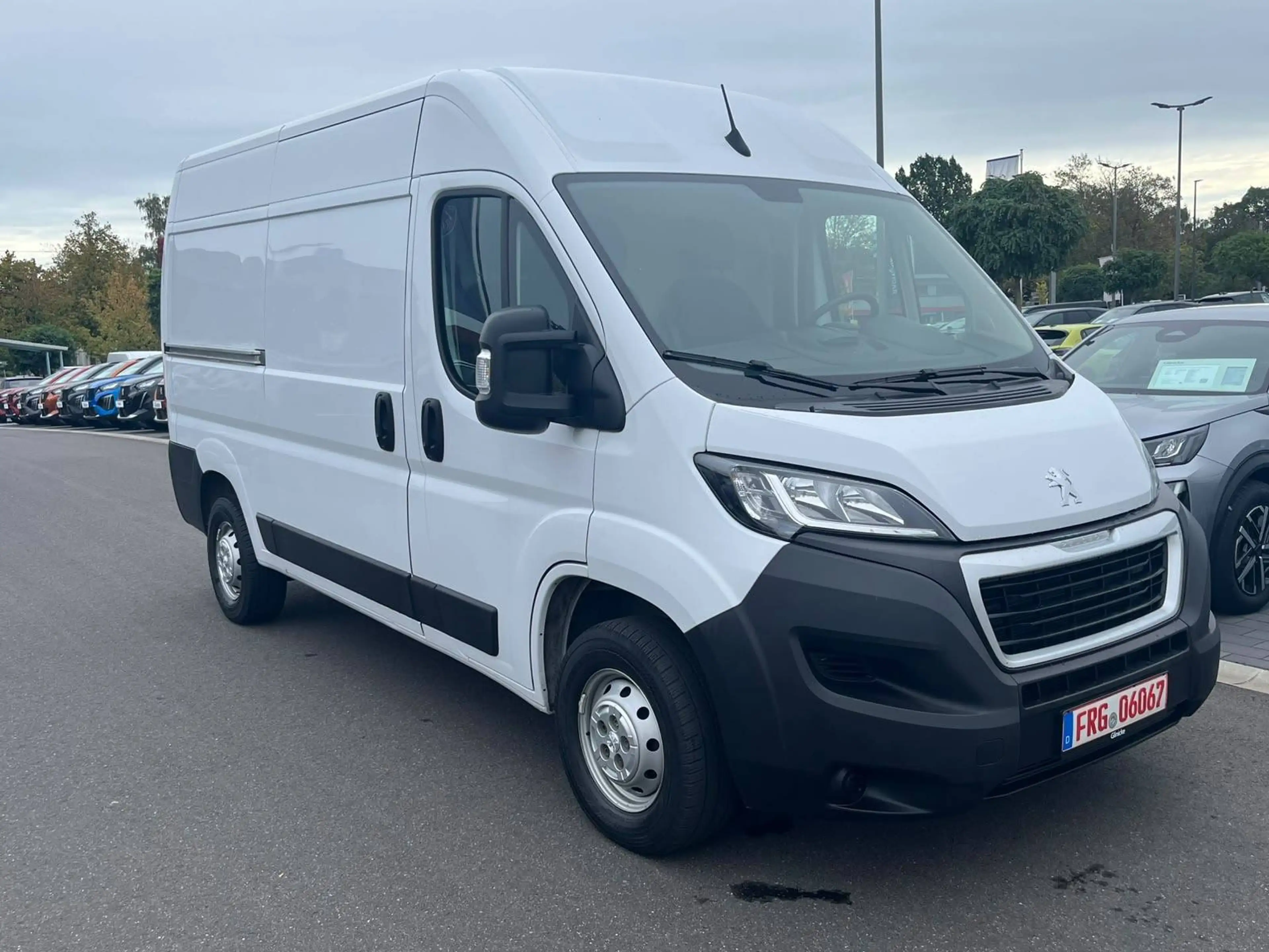 Peugeot Boxer 330 L2H2 Premium BlueHDi 140 Stop