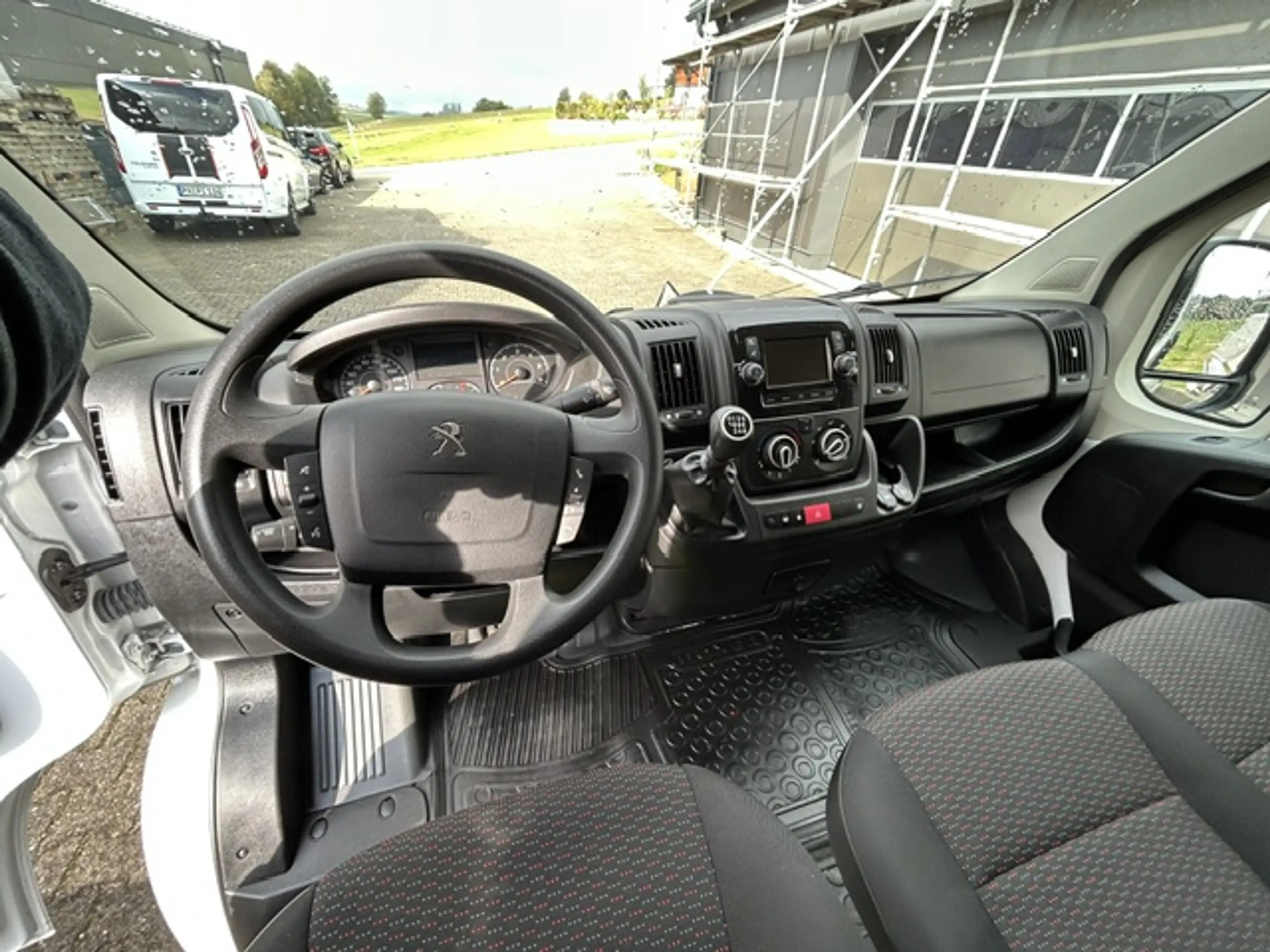 Peugeot Boxer 330 L2H2 Premium BlueHDi 140 Stop — photo 7