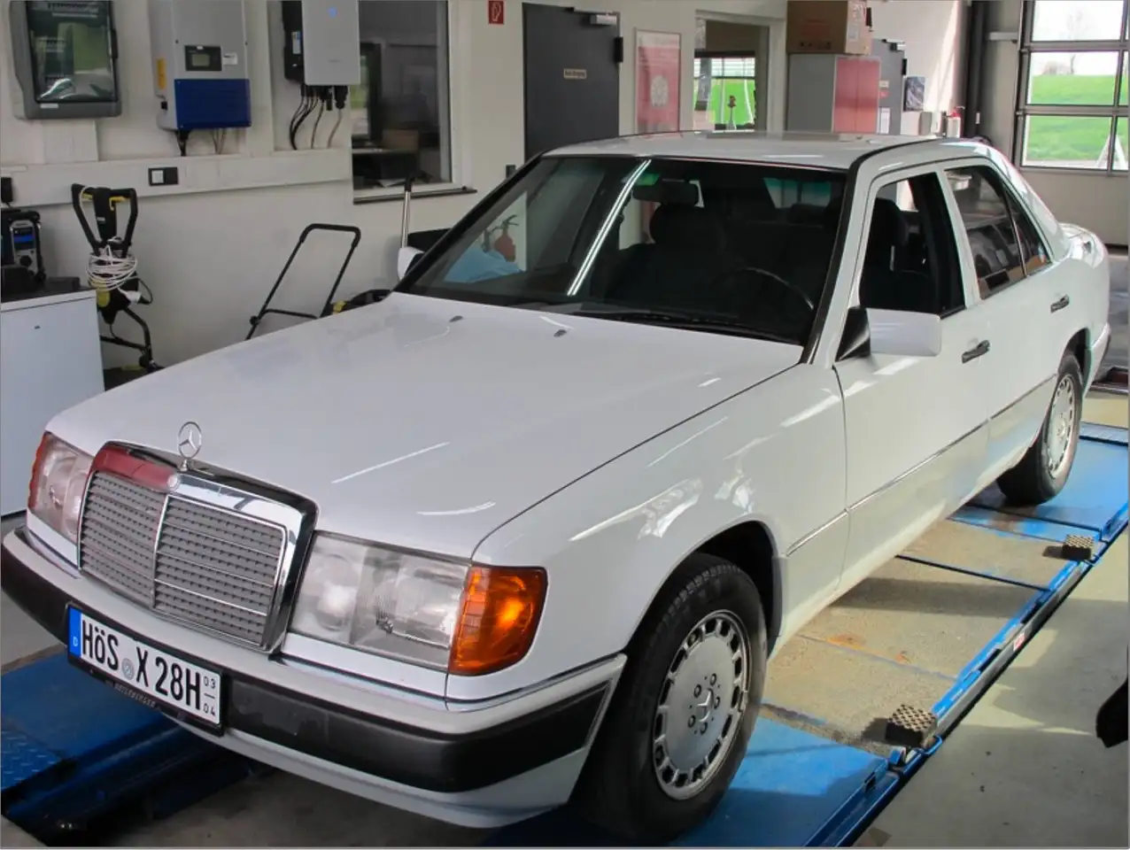Mercedes-Benz 300 1990er Mercedes W124 300E 4-Matic (Mopf1) Automatik, sensationeller Zustand 2+ mit H-Zulassung und sinnvoller Ausstattung, foto 1