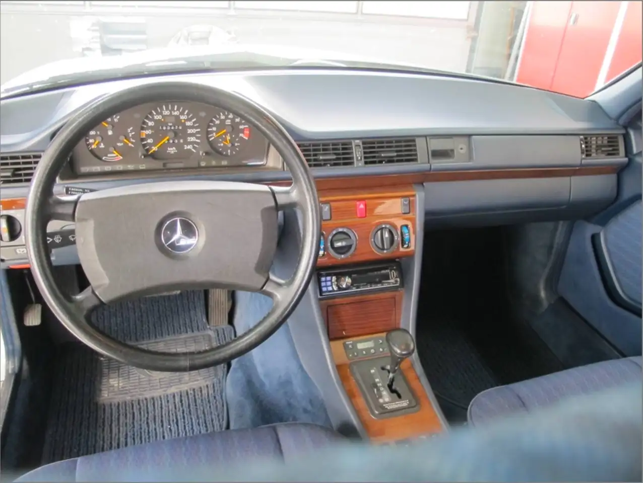 Mercedes-Benz 300 1990er Mercedes W124 300E 4-Matic (Mopf1) Automatik, sensationeller Zustand 2+ mit H-Zulassung und sinnvoller Ausstattung, foto 5