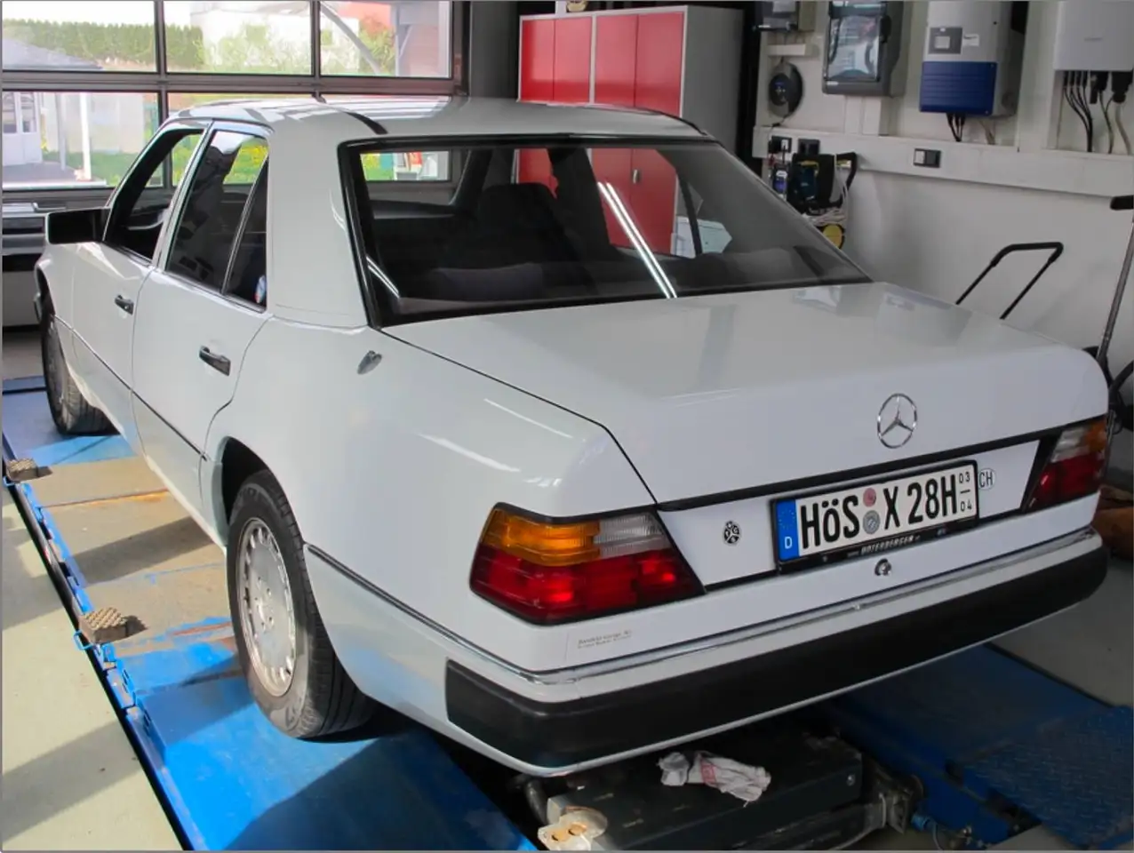 Mercedes-Benz 300 1990er Mercedes W124 300E 4-Matic (Mopf1) Automatik, sensationeller Zustand 2+ mit H-Zulassung und sinnvoller Ausstattung, foto 4