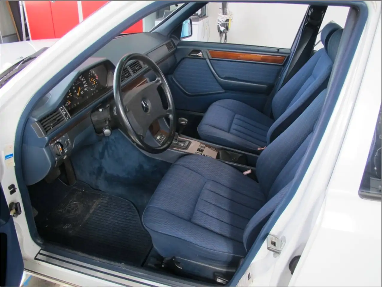 Mercedes-Benz 300 1990er Mercedes W124 300E 4-Matic (Mopf1) Automatik, sensationeller Zustand 2+ mit H-Zulassung und sinnvoller Ausstattung, foto 7
