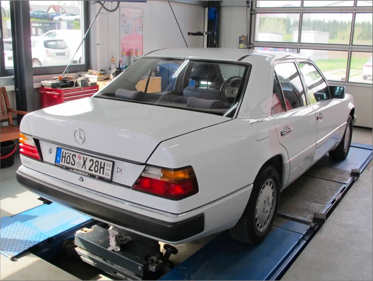 Mercedes-Benz 300 1990er Mercedes W124 300E 4-Matic (Mopf1) Automatik, sensationeller Zustand 2+ mit H-Zulassung und sinnvoller Ausstattung, foto 3
