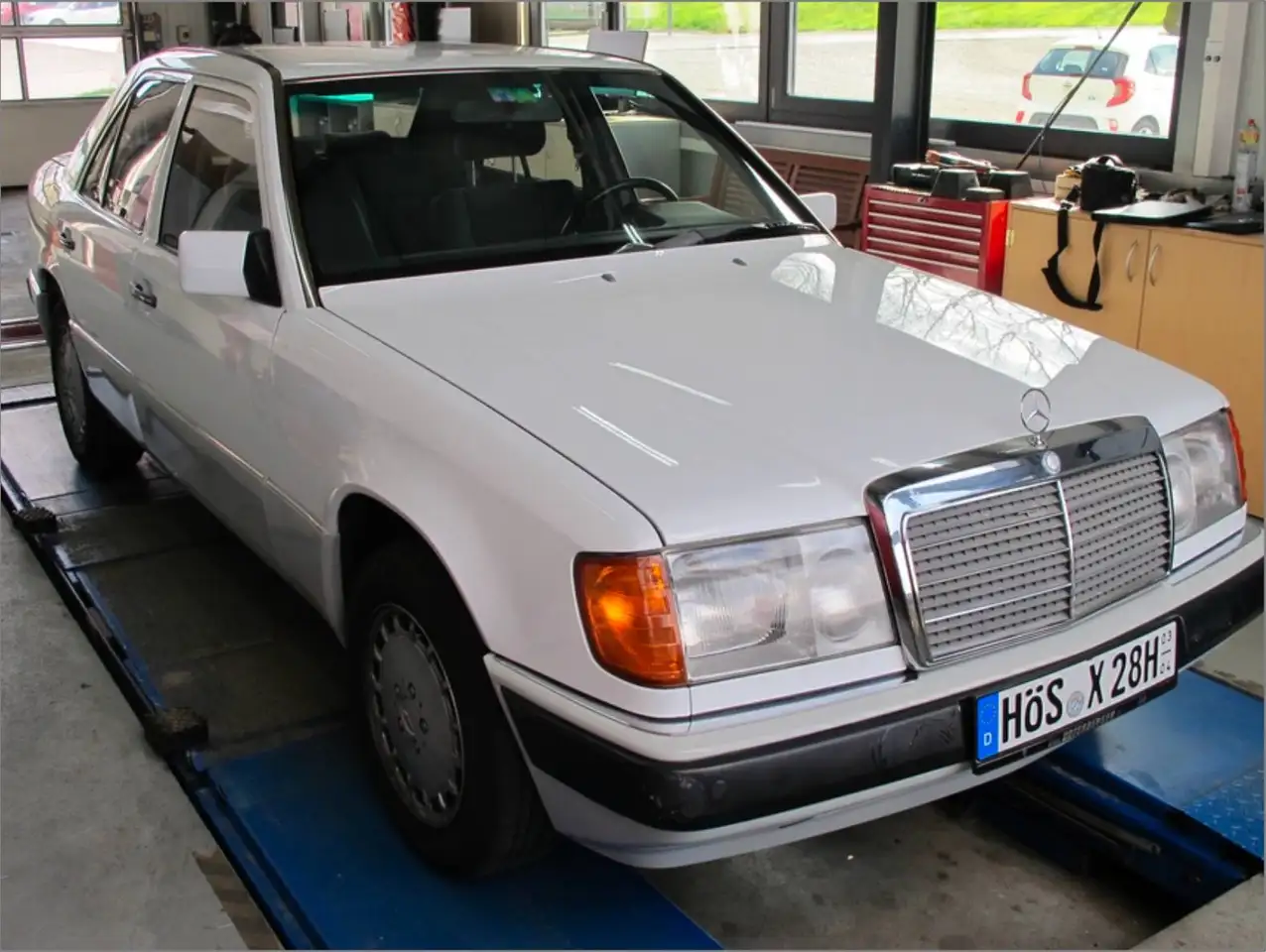 Mercedes-Benz 300 1990er Mercedes W124 300E 4-Matic (Mopf1) Automatik, sensationeller Zustand 2+ mit H-Zulassung und sinnvoller Ausstattung, foto 2