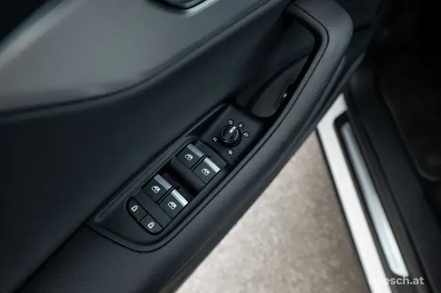 Audi Q8 55 TFSI e quattro LUFT BLACK LEDER ASSISTENZ R-KA Ansicht 28