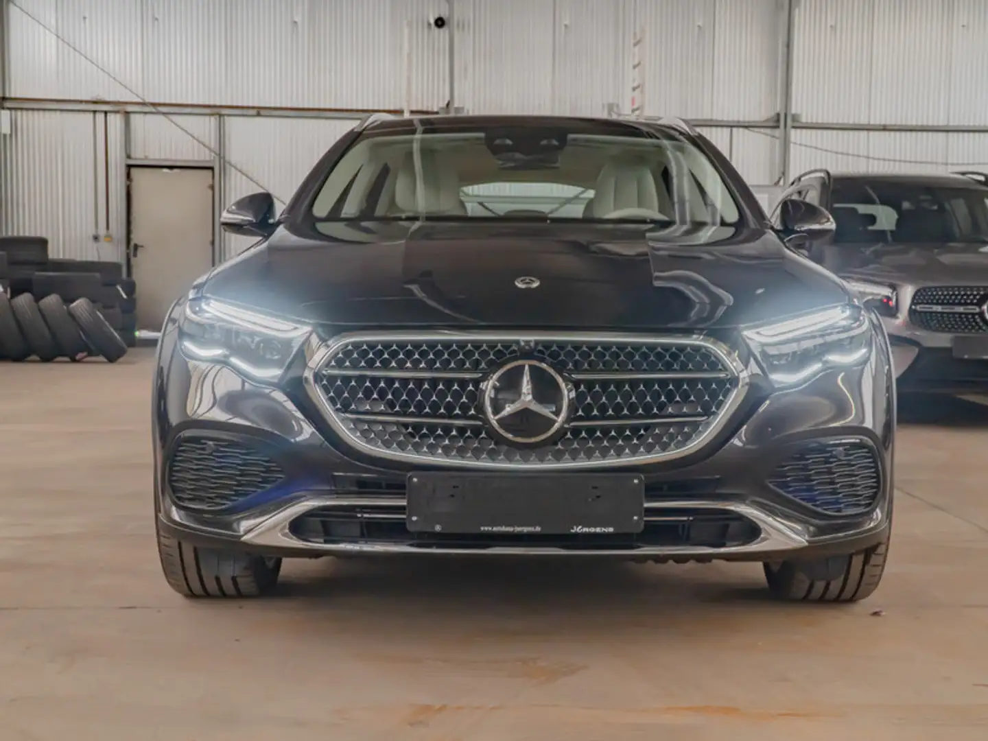 Mercedes-Benz E 450 d 4M T All-Terrain Avantg/Pano/Burm/AIR Grau - 2