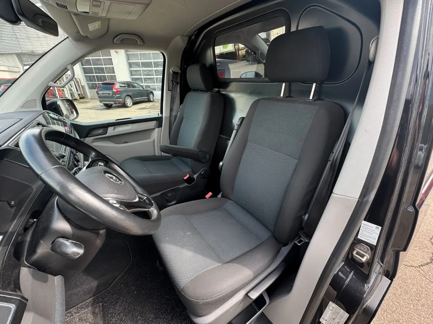 Volkswagen VW T6 Kasten Automatik | Navi | AHK | ACC Schwarz - 2