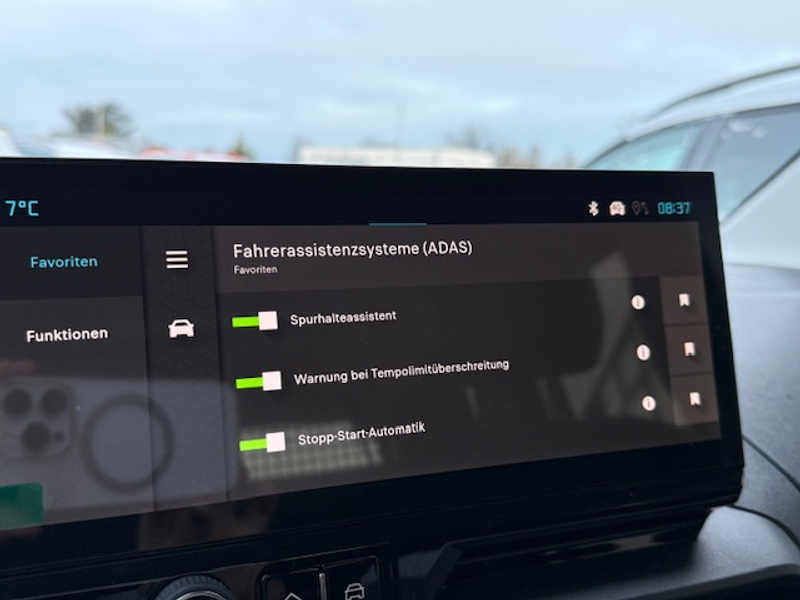 Citroen Berlingo BlueHDI 130 EAT8 Plus MPV Automatik — photo 12