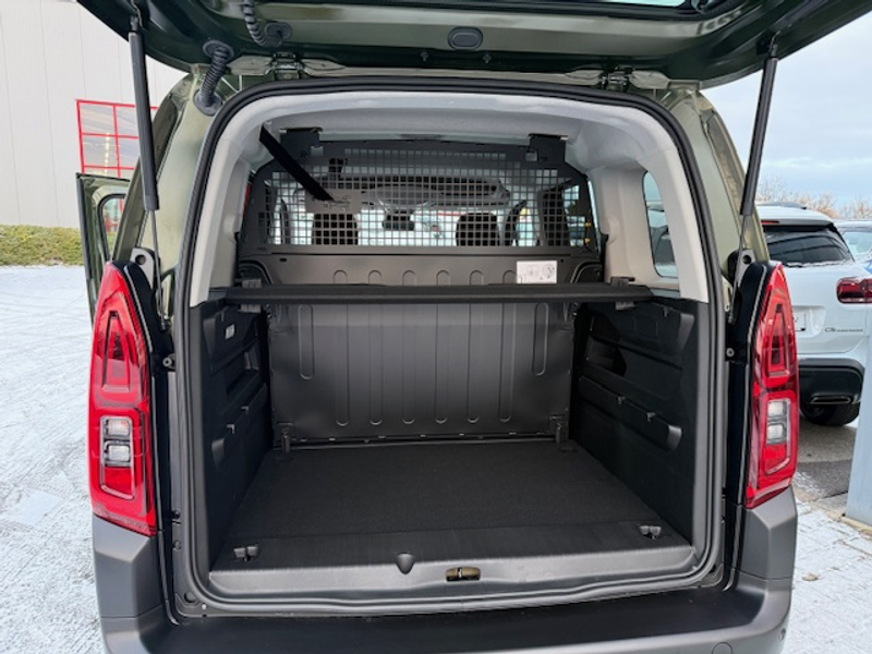 Citroen Berlingo BlueHDI 130 EAT8 Plus MPV Automatik — photo 9