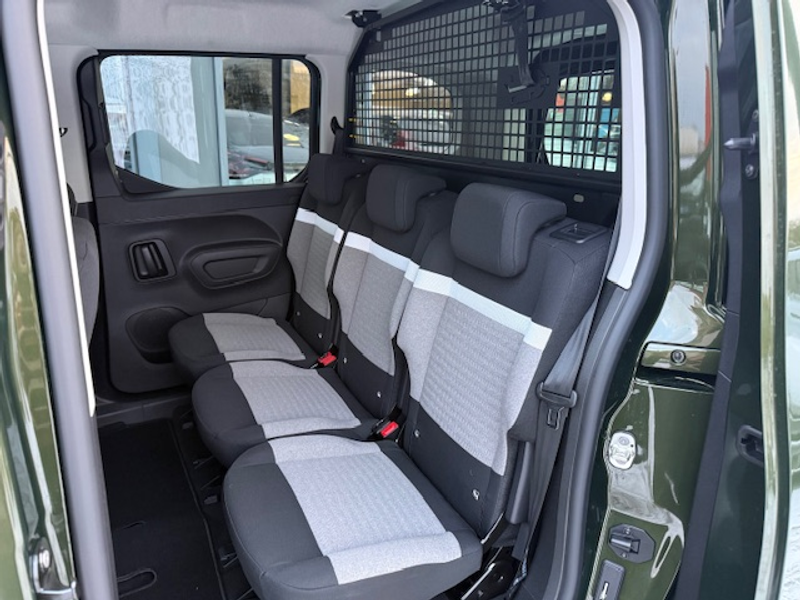 Citroen Berlingo BlueHDI 130 EAT8 Plus MPV Automatik — photo 8