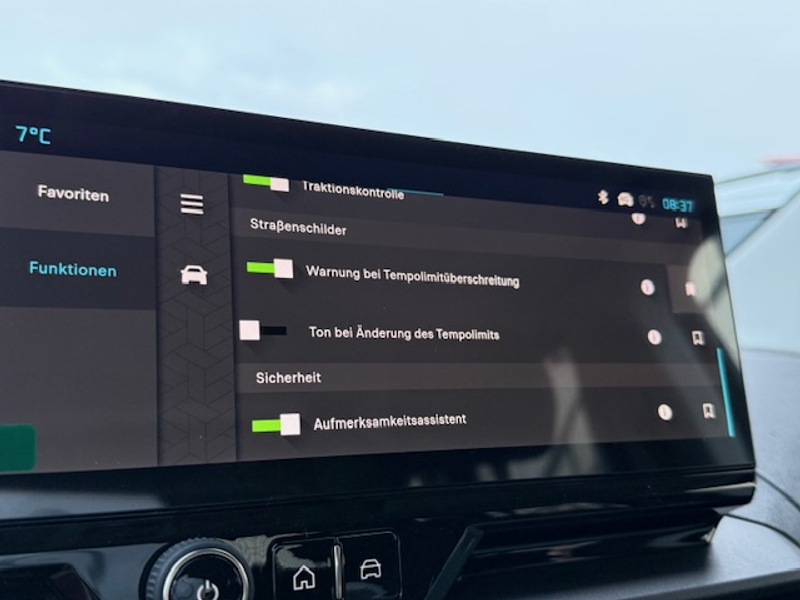 Citroen Berlingo BlueHDI 130 EAT8 Plus MPV Automatik — photo 14