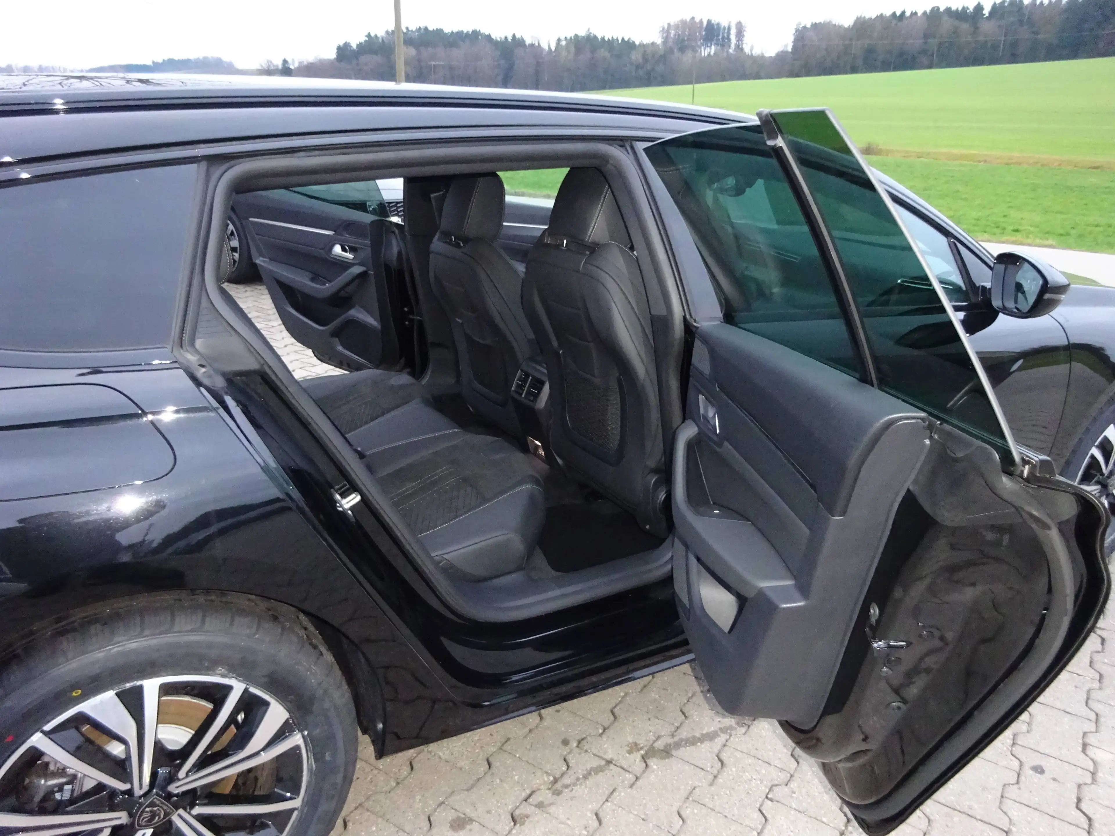 Peugeot 508 Hybrid 180 Allure/Klima/Navi/PDC v+h/Kamera v+h/Acc/AHK schwenkbar/Full-LED -Paket/Komfort-Paket — photo 11