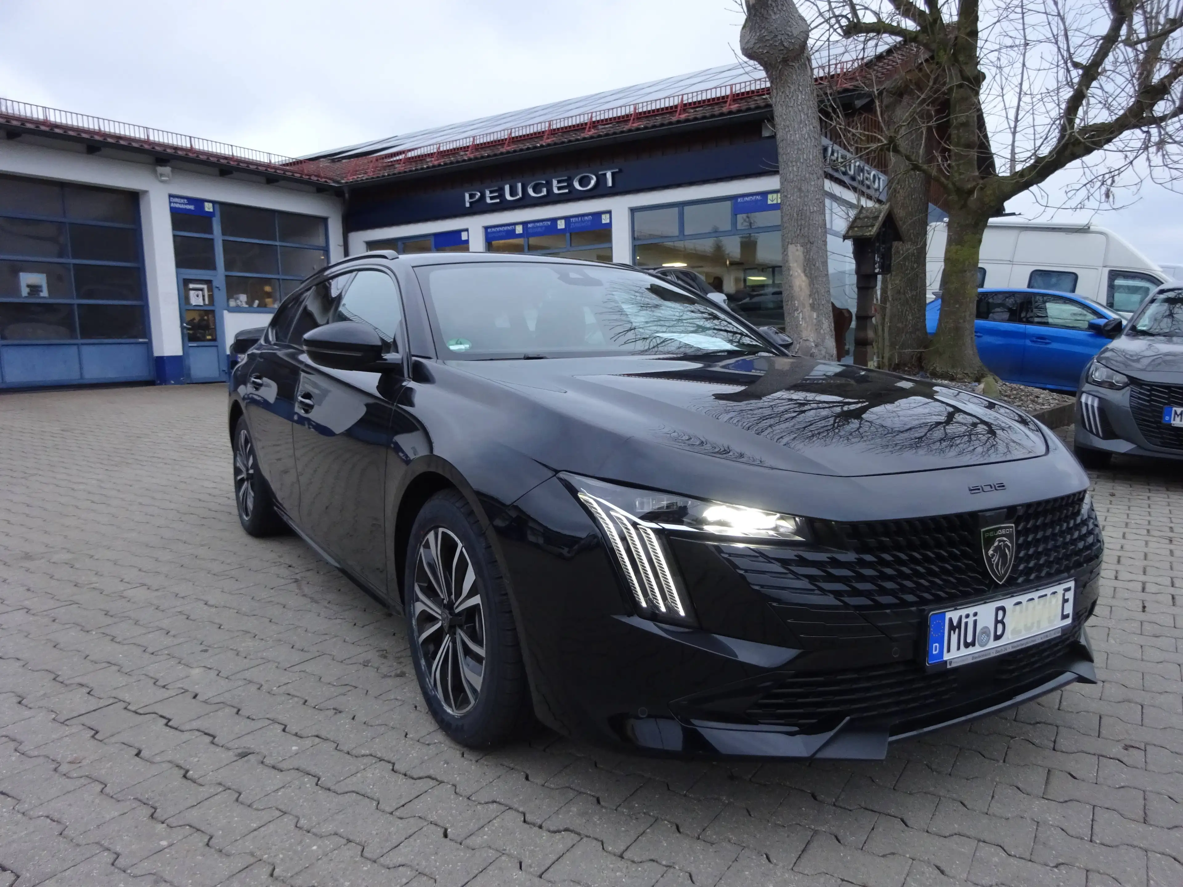 Peugeot 508 Hybrid 180 Allure/Klima/Navi/PDC v+h/Kamera v+h/Acc/AHK schwenkbar/Full-LED -Paket/Komfort-Paket