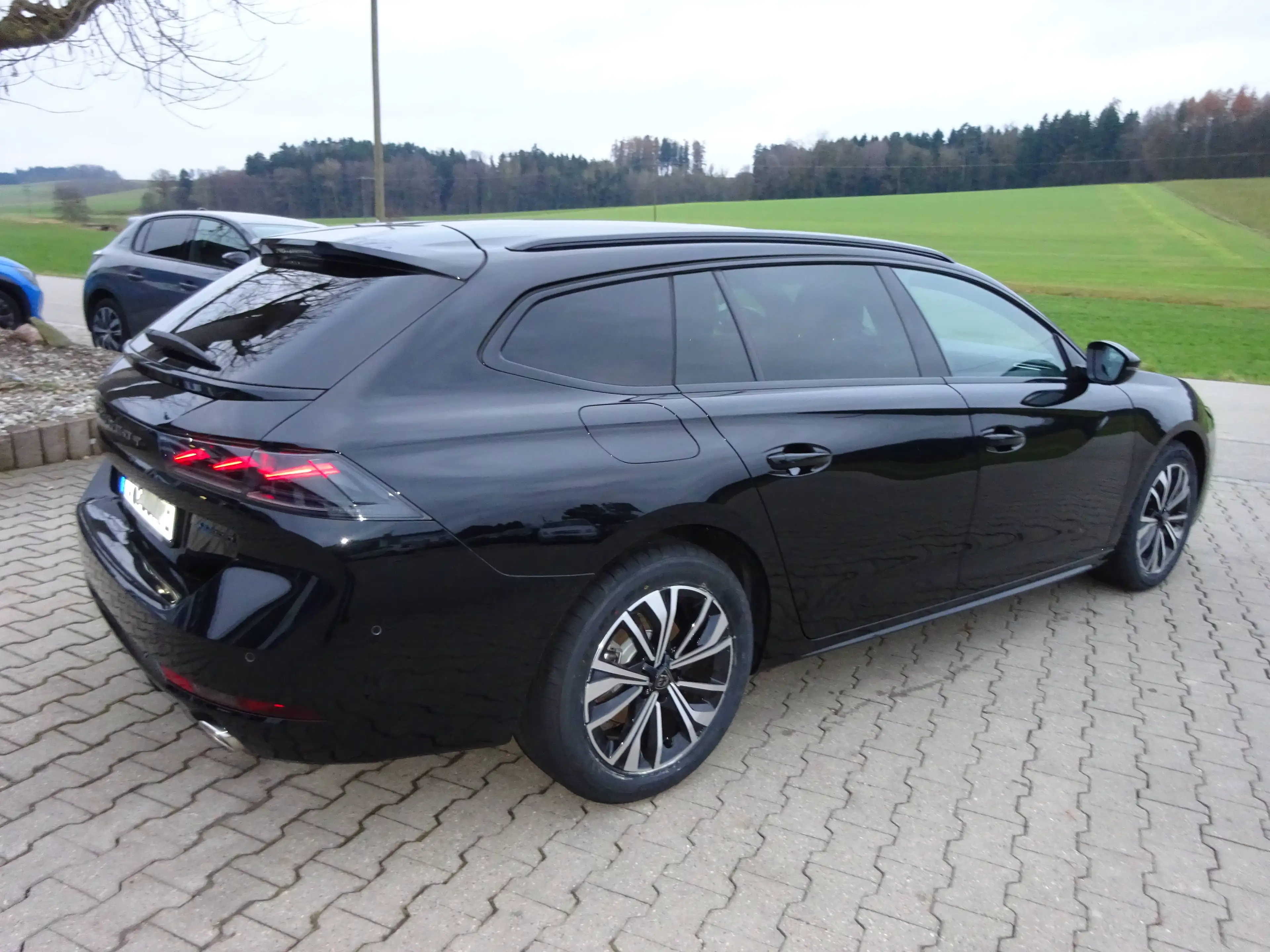 Peugeot 508 Hybrid 180 Allure/Klima/Navi/PDC v+h/Kamera v+h/Acc/AHK schwenkbar/Full-LED -Paket/Komfort-Paket — photo 6