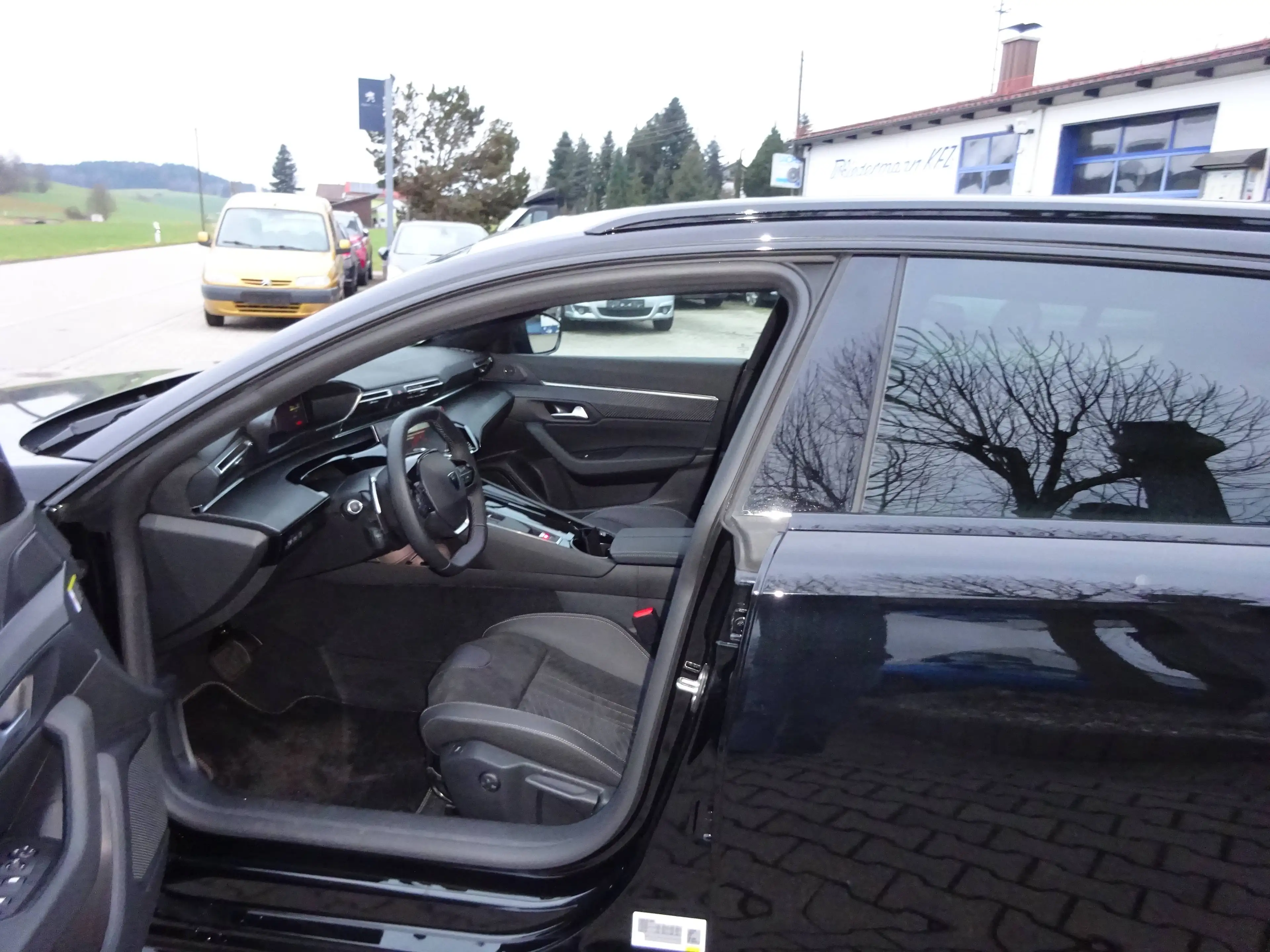 Peugeot 508 Hybrid 180 Allure/Klima/Navi/PDC v+h/Kamera v+h/Acc/AHK schwenkbar/Full-LED -Paket/Komfort-Paket — photo 7