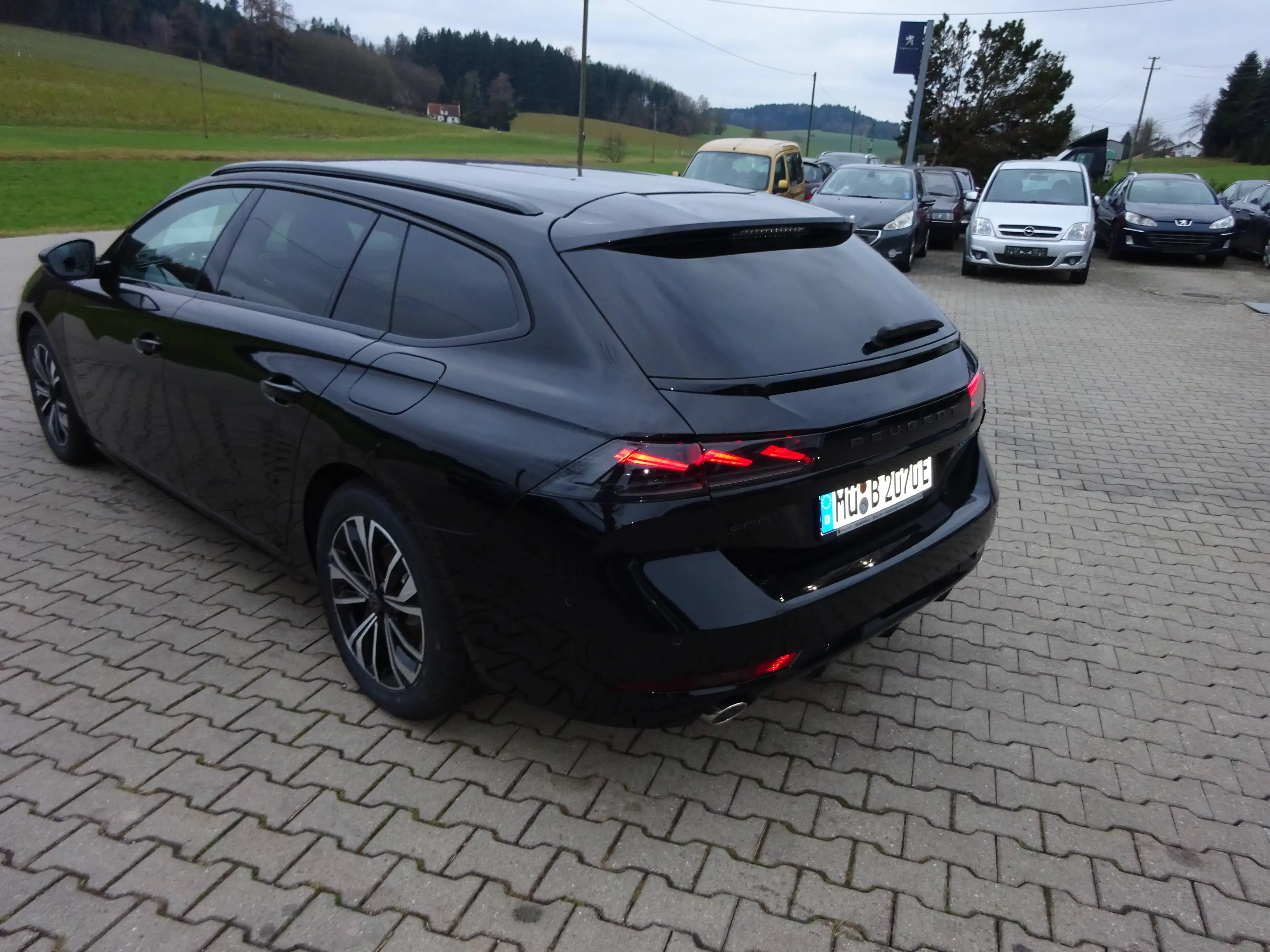 Peugeot 508 Hybrid 180 Allure/Klima/Navi/PDC v+h/Kamera v+h/Acc/AHK schwenkbar/Full-LED -Paket/Komfort-Paket — photo 4