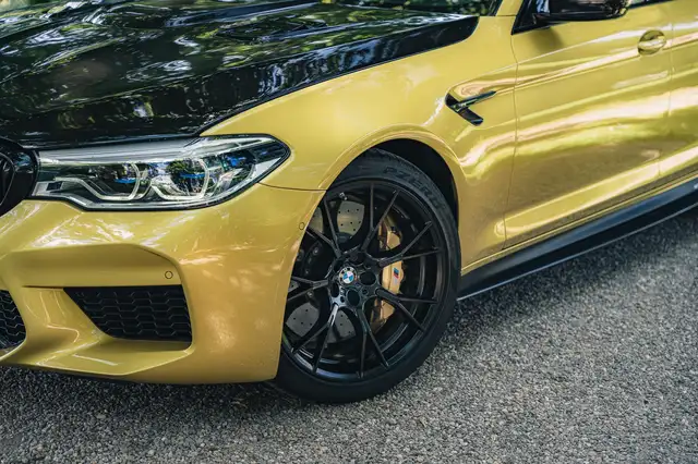 BMW M5 view 4