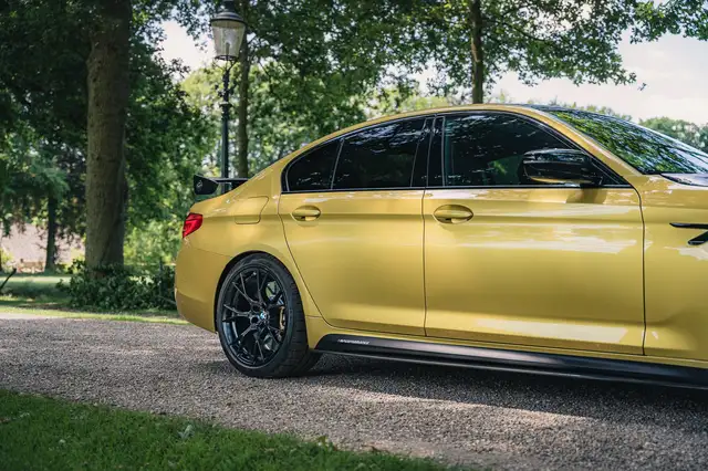 BMW M5 view 16