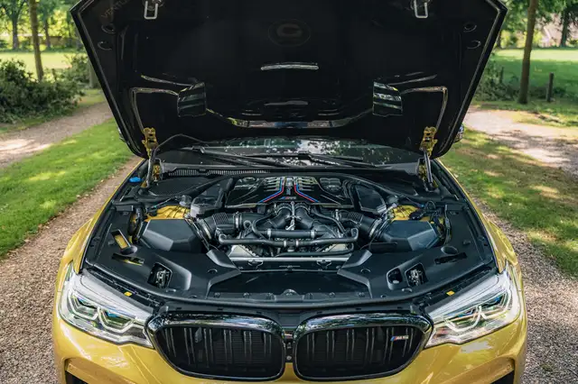 BMW M5 view 10