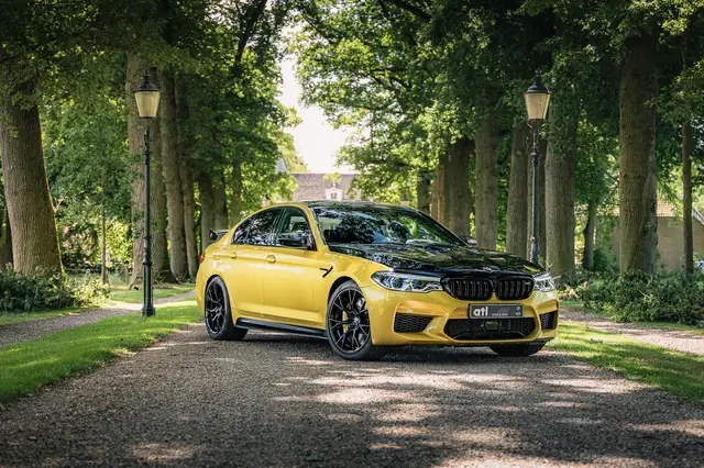 BMW M5 view 3