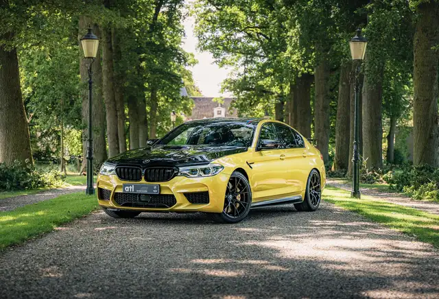 BMW M5 view 2