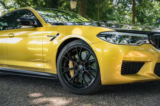 BMW M5 view 5