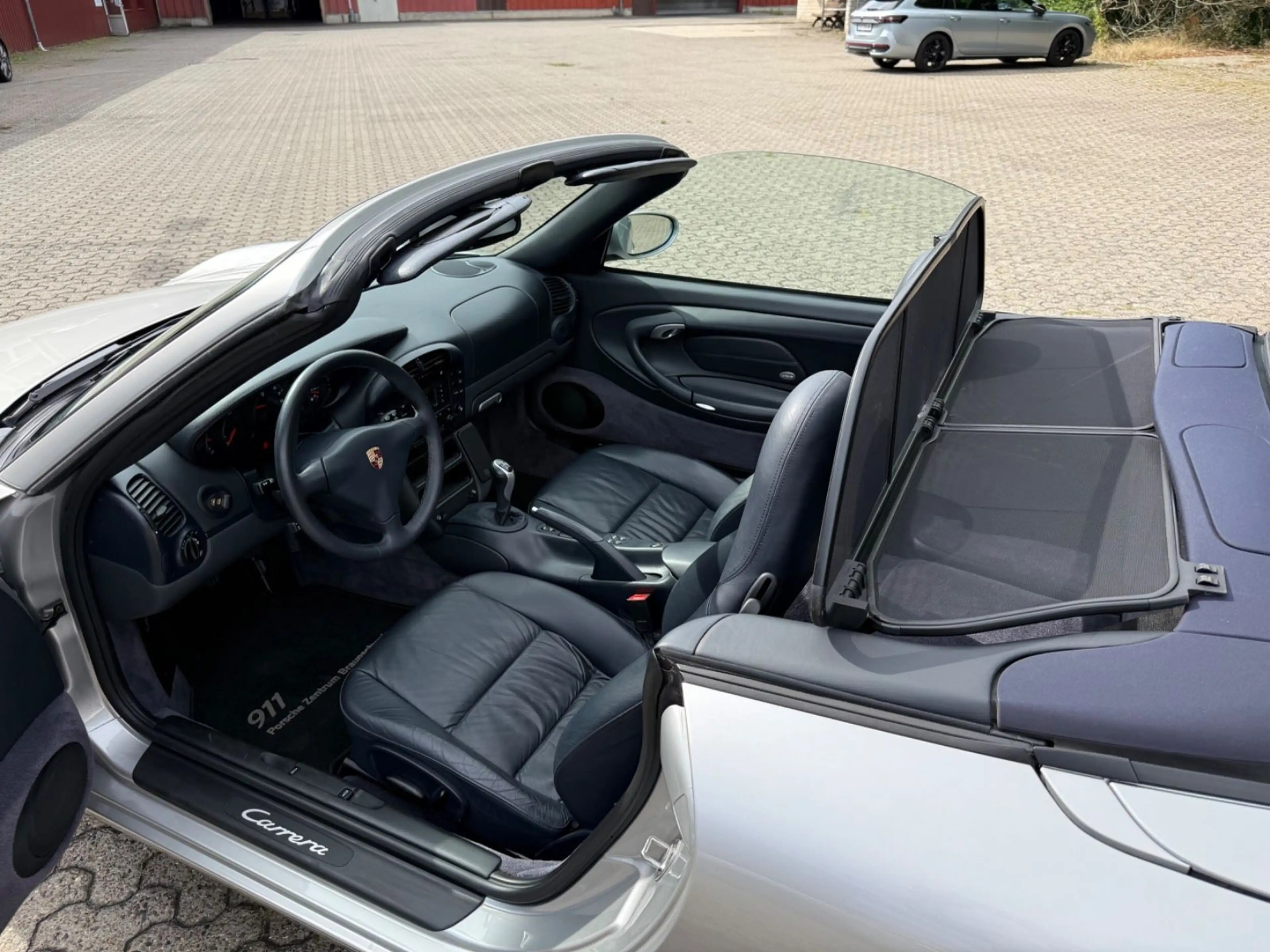 Porsche 996 Carrera Cab.1 Hand, Matching, 1Lack, Scheckh — photo 13