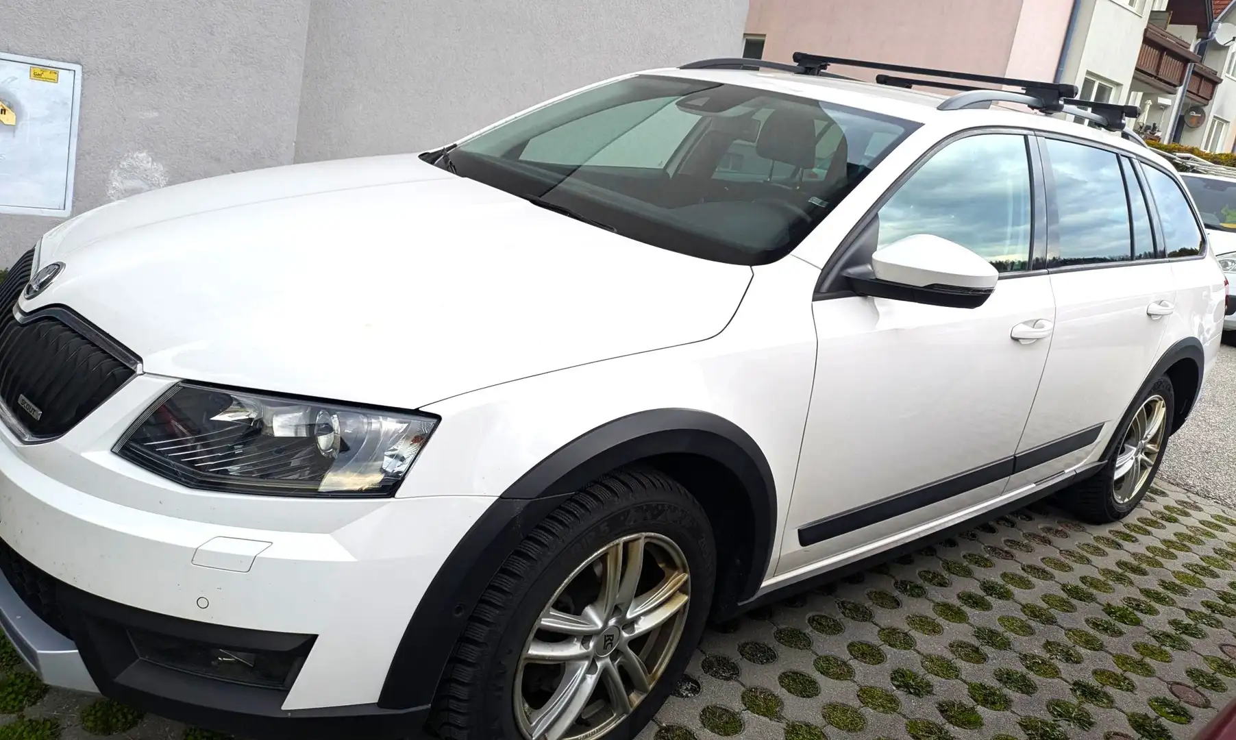 Skoda Octavia Octavia Combi 2,0 TDI 4x4 Scout Scout Weiß - 2