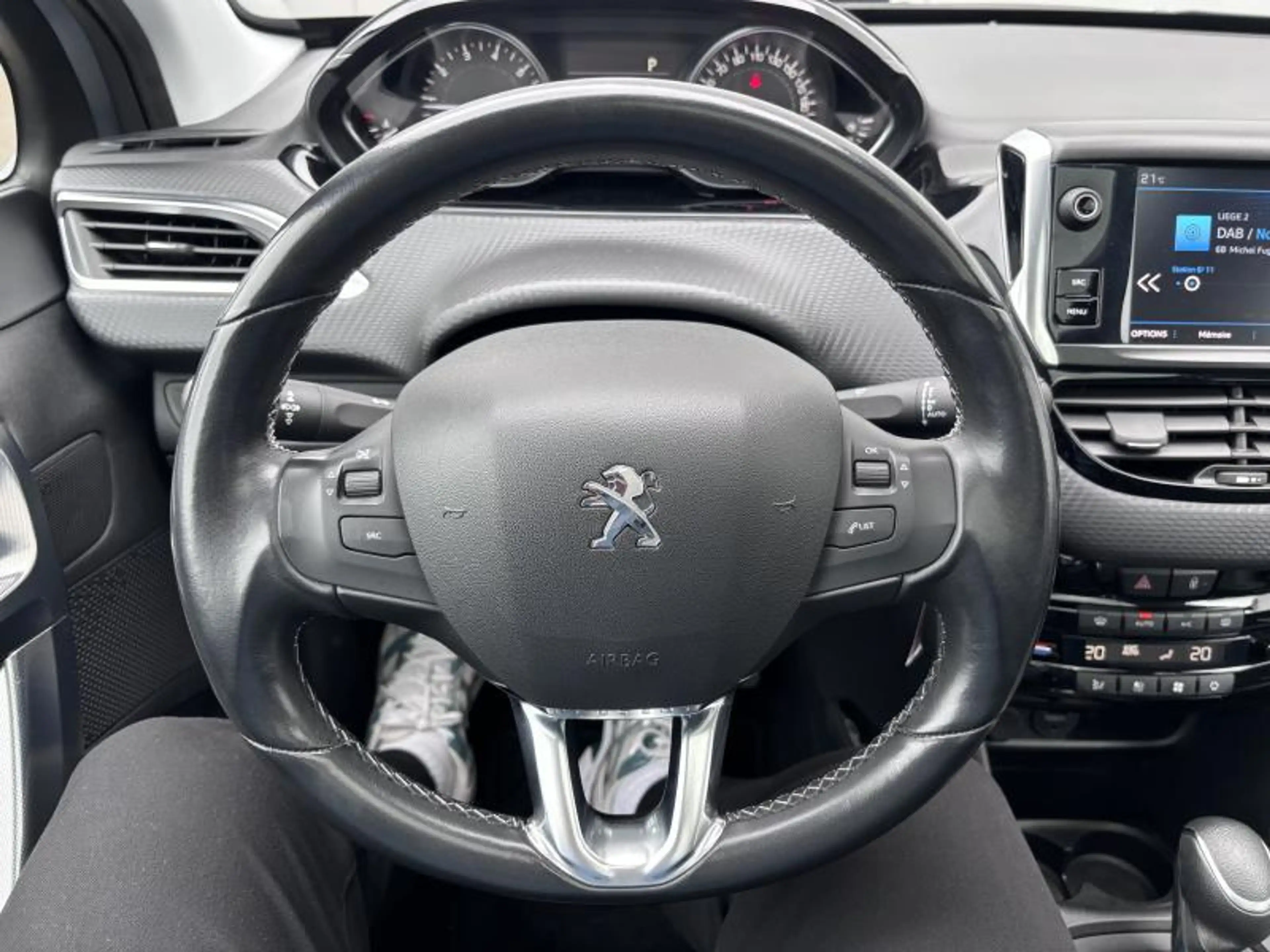 Peugeot 2008 Allure 1.2 TURBO 110 EAT6 — photo 13